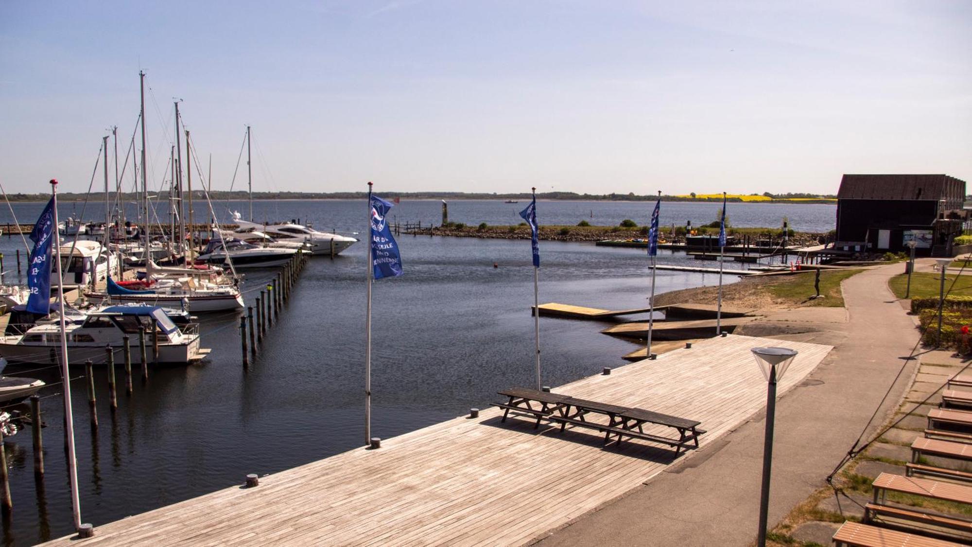 Strandtangen 3*